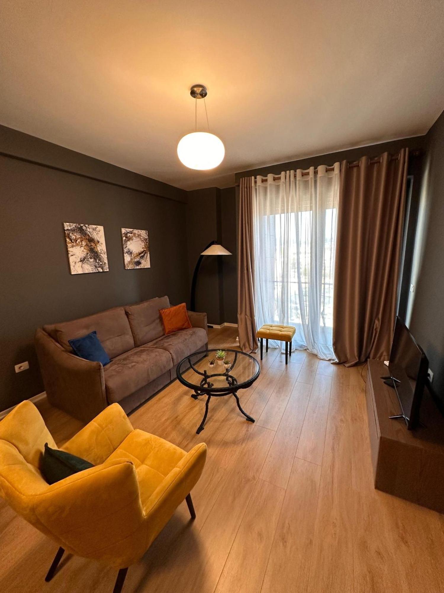 Rest 21 * Tirana